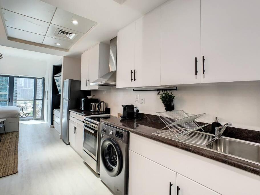 Luxury Modern Studio In Jlt With Amazing View & Rooftop Pool - Sleeps 3 ดูไบ ภายนอก รูปภาพ