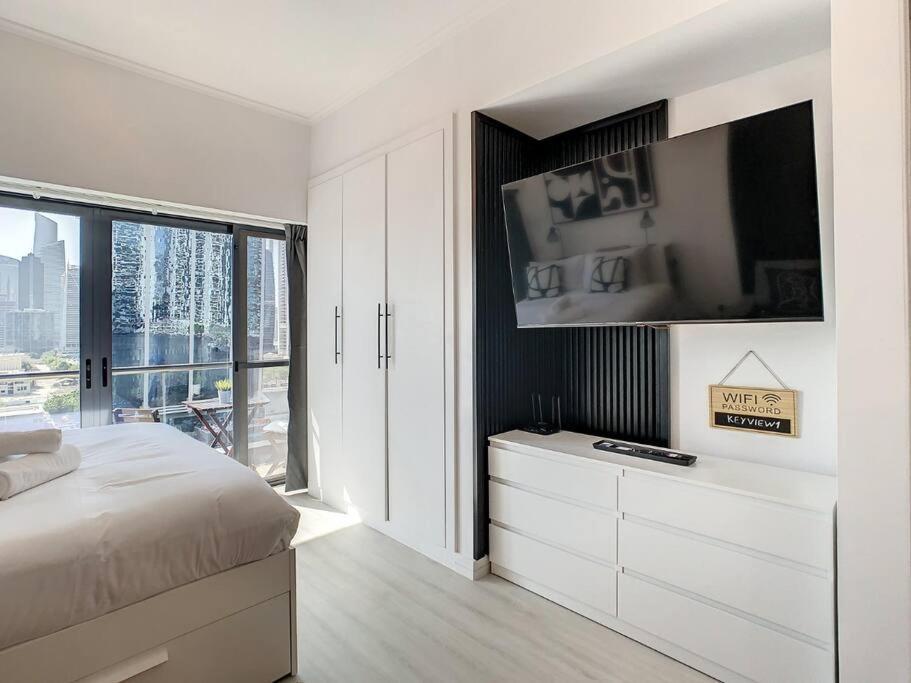 Luxury Modern Studio In Jlt With Amazing View & Rooftop Pool - Sleeps 3 ดูไบ ภายนอก รูปภาพ