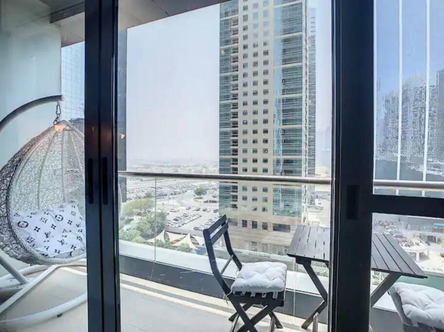 Luxury Modern Studio In Jlt With Amazing View & Rooftop Pool - Sleeps 3 ดูไบ ภายนอก รูปภาพ