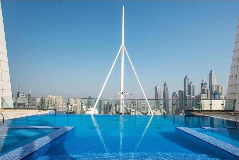 Luxury Modern Studio In Jlt With Amazing View & Rooftop Pool - Sleeps 3 ดูไบ ภายนอก รูปภาพ
