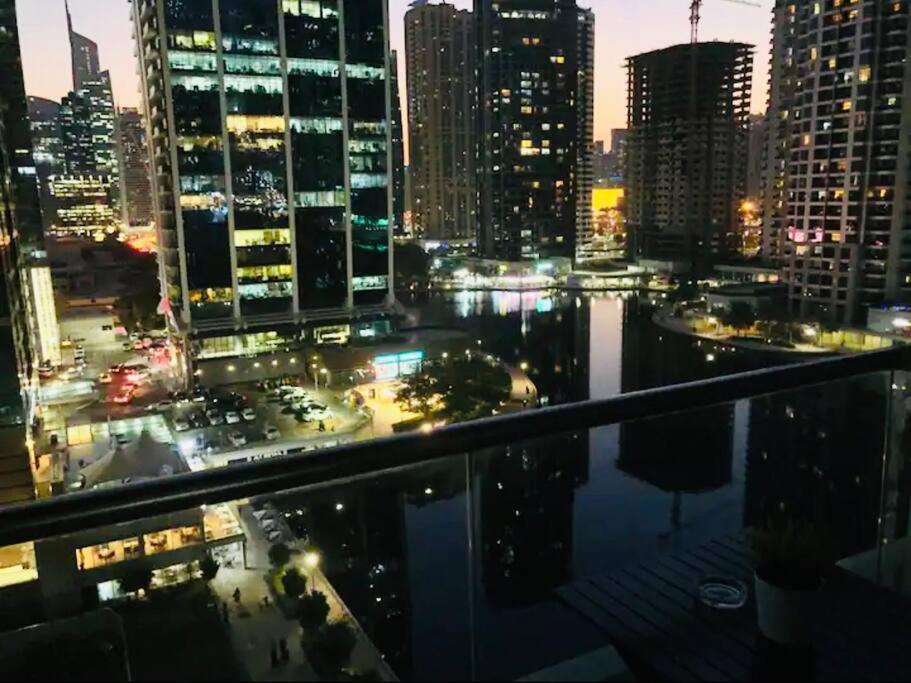 Luxury Modern Studio In Jlt With Amazing View & Rooftop Pool - Sleeps 3 ดูไบ ภายนอก รูปภาพ